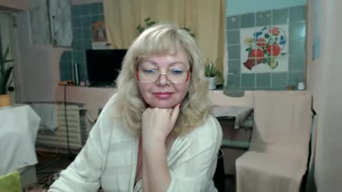 Snapshot of evelynloveshy chatting on January 2025 01:12:02 AM BarbaraBlondy online show from January 2025 01:12:02 AM