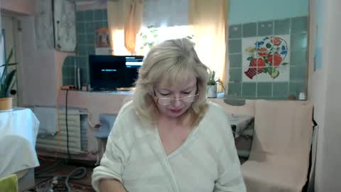 Snapshot of evelynloveshy chatting on January 2025 09:13:01 AM BarbaraBlondy online show from January 2025 09:13:01 AM