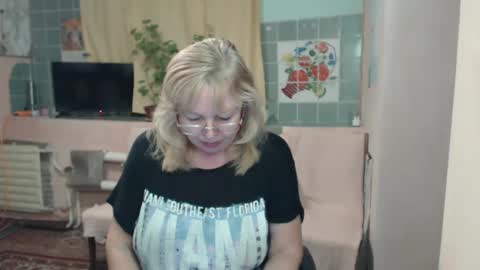Snapshot of evelynloveshy chatting on January 2025 07:38:01 PM BarbaraBlondy online show from January 2025 07:38:01 PM