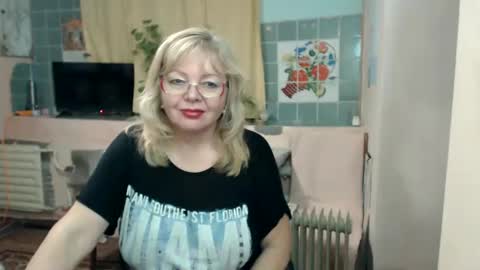 Snapshot of evelynloveshy chatting on January 2025 10:45:01 PM BarbaraBlondy online show from January 2025 10:45:01 PM