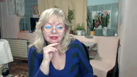 Snapshot of evelynloveshy chatting on January 2025 08:18:01 PM BarbaraBlondy online show from January 2025 08:18:01 PM