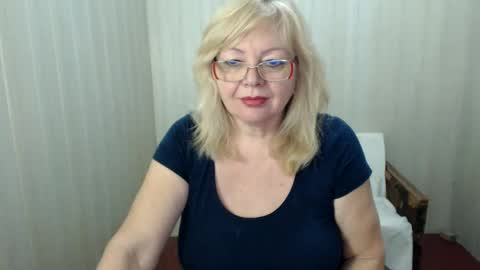 Snapshot of evelynloveshy chatting on January 2025 09:58:01 PM BarbaraBlondy online show from January 2025 09:58:01 PM