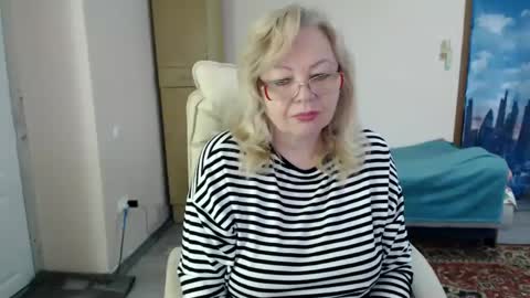 Snapshot of evelynloveshy chatting on February 2025 07:51:02 AM BarbaraBlondy online show from February 2025 07:51:02 AM