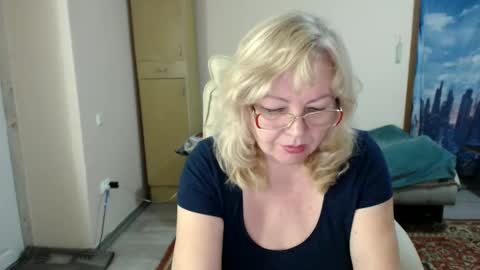 Snapshot of evelynloveshy chatting on February 2025 10:02:02 PM BarbaraBlondy online show from February 2025 10:02:02 PM