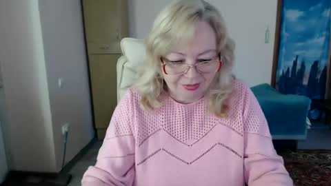 Snapshot of evelynloveshy chatting on February 2025 07:56:02 AM BarbaraBlondy online show from February 2025 07:56:02 AM