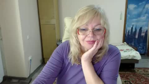 Snapshot of evelynloveshy chatting on February 2025 08:20:02 PM BarbaraBlondy online show from February 2025 08:20:02 PM