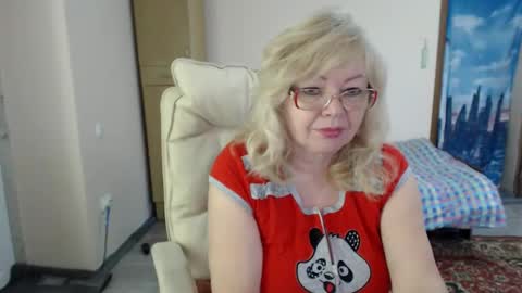 Snapshot of evelynloveshy chatting on February 2025 09:46:01 AM BarbaraBlondy online show from February 2025 09:46:01 AM