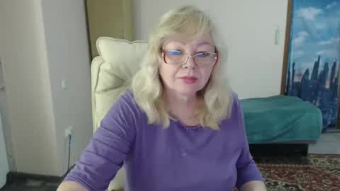 Snapshot of evelynloveshy chatting on February 2025 07:04:02 AM BarbaraBlondy online show from February 2025 07:04:02 AM