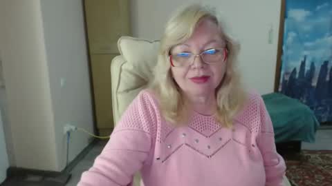 Snapshot of evelynloveshy chatting on February 2025 09:15:01 PM BarbaraBlondy online show from February 2025 09:15:01 PM