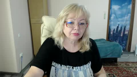 Snapshot of evelynloveshy chatting on February 2025 06:45:01 AM BarbaraBlondy online show from February 2025 06:45:01 AM