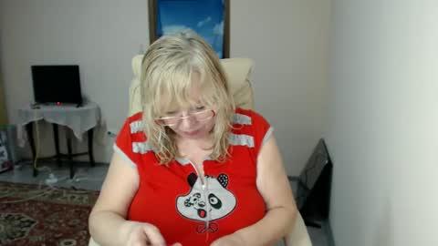 Snapshot of evelynloveshy chatting on February 2025 07:33:02 PM BarbaraBlondy online show from February 2025 07:33:02 PM