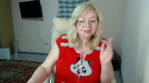 Snapshot of evelynloveshy chatting on February 2025 12:05:01 AM BarbaraBlondy online show from February 2025 12:05:01 AM