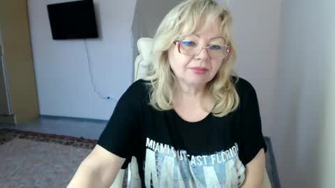 Snapshot of evelynloveshy chatting on February 2025 08:14:01 AM BarbaraBlondy online show from February 2025 08:14:01 AM