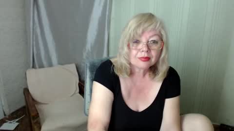 Snapshot of evelynloveshy chatting on June 2026 08:35:01 PM BarbaraBlondy online show from June 2026 08:35:01 PM