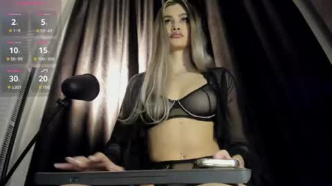 Snapshot of evelynvlove chatting on June 2026 07:47:01 PM Evelynvlove online show from June 2026 07:47:01 PM