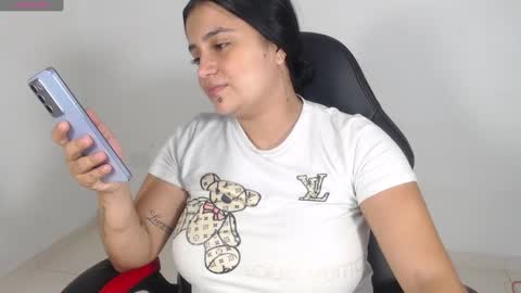 Snapshot of evemilk chatting on December 2024 01:00:02 PM evelin 3 online show from December 2024 01:00:02 PM