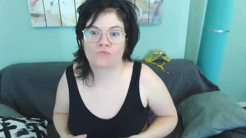 Everly online show from February 2025 07:21:01 PM