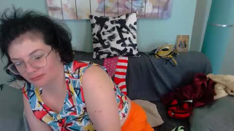 Everly online show from September 2025 10:32:01 PM