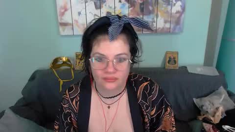 Everly online show from October 2025 12:45:02 PM