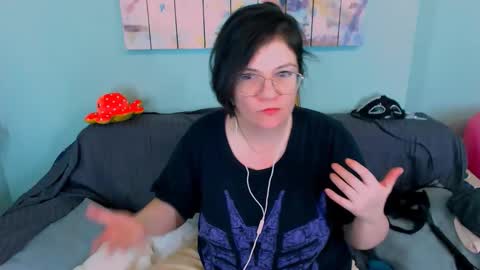 Everly online show from March 2026 05:19:01 AM