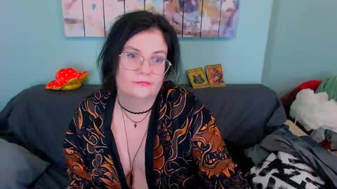 Everly online show from March 2026 06:09:02 PM