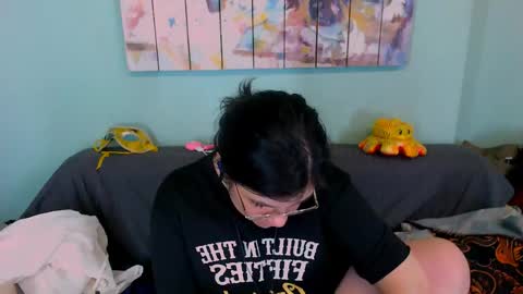 Everly online show from April 2026 07:29:02 PM