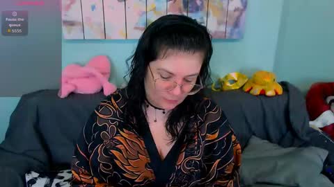Snapshot of everly_rays chatting on May 2026 12:45:02 PM Everly online show from May 2026 12:45:02 PM