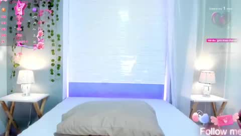 Snapshot of everlymooree chatting on September 2025 04:12:02 AM EVELYN online show from September 2025 04:12:02 AM