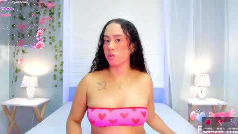 Snapshot of everlymooree chatting on September 2025 04:13:02 AM EVELYN online show from September 2025 04:13:02 AM