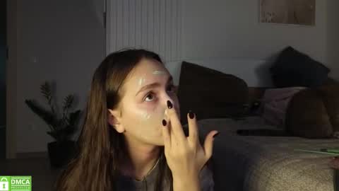 evi_woow online show from October 2025 06:43:02 AM