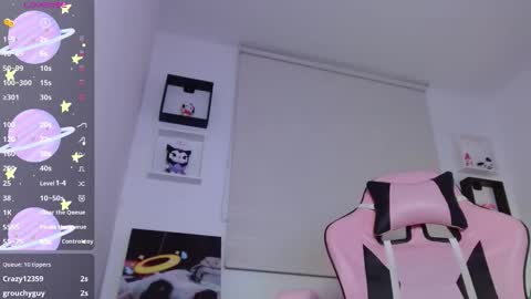 Evie Cloud online show from October 2025 04:01:02 AM