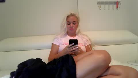 Badblondebunny online show from December 2024 01:17:01 AM