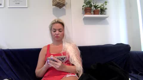 Snapshot of evillers1 chatting on September 2025 10:26:01 PM Badblondebunny online show from September 2025 10:26:01 PM