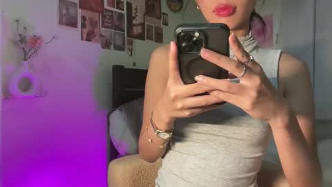 Angela online show from September 2025 01:05:02 PM