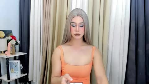 Snapshot of expensive_elise chatting on February 2026 12:01:02 PM expensive_elise online show from February 2026 12:01:02 PM