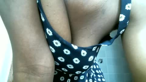 Snapshot of extra_pound chatting on June 2026 05:35:02 AM Nina online show from June 2026 05:35:02 AM