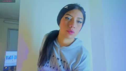 Snapshot of ey_im_simone_ chatting on May 2026 11:40:01 AM online show from May 2026 11:40:01 AM