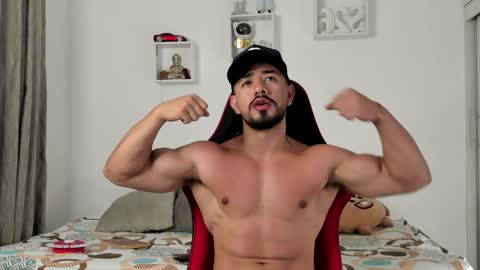 Ezzio Scolaro online show from April 2026 11:21:03 PM