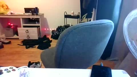 ezzteban935 online show from April 2026 07:31:02 PM