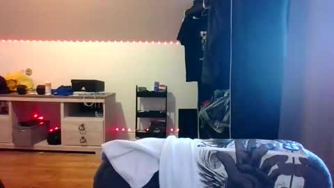 ezzteban935 online show from April 2026 07:07:02 PM