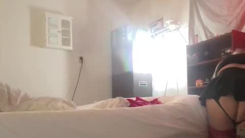 Facesitterchick online show from October 2025 06:01:01 AM