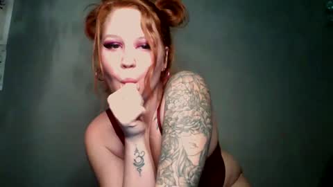 Snapshot of faelynn_rae chatting on October 2025 03:48:01 AM FaeLynn Rae online show from October 2025 03:48:01 AM