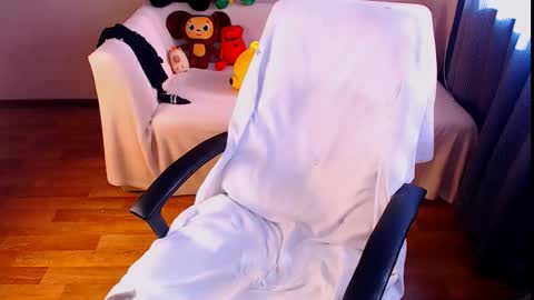 Elli  online show from February 2026 11:43:02 AM