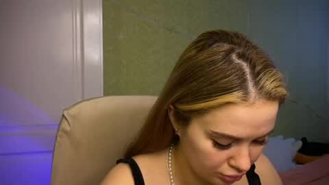 Ilona online show from April 2026 08:01:02 AM