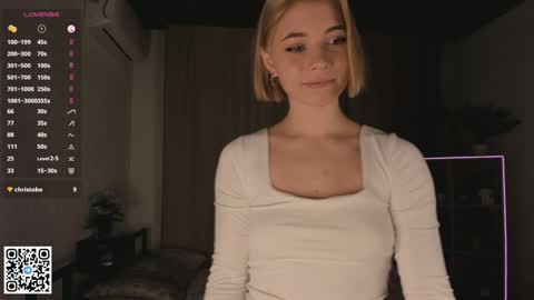 Snapshot of falinegelling chatting on January 2025 04:28:02 AM Emilia online show from January 2025 04:28:02 AM