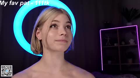 Snapshot of falinegelling chatting on February 2025 01:30:02 PM Emilia online show from February 2025 01:30:02 PM