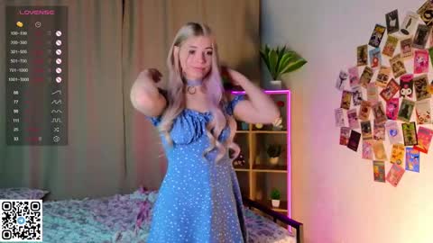 Snapshot of falinegelling chatting on February 2025 04:08:02 AM Emilia online show from February 2025 04:08:02 AM