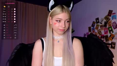 Snapshot of falinegelling chatting on February 2025 04:15:01 AM Emilia online show from February 2025 04:15:01 AM