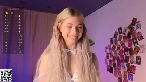 Snapshot of falinegelling chatting on February 2025 04:18:02 AM Emilia online show from February 2025 04:18:02 AM