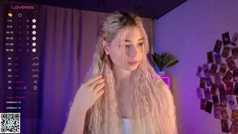 Snapshot of falinegelling chatting on February 2025 04:17:02 AM Emilia online show from February 2025 04:17:02 AM